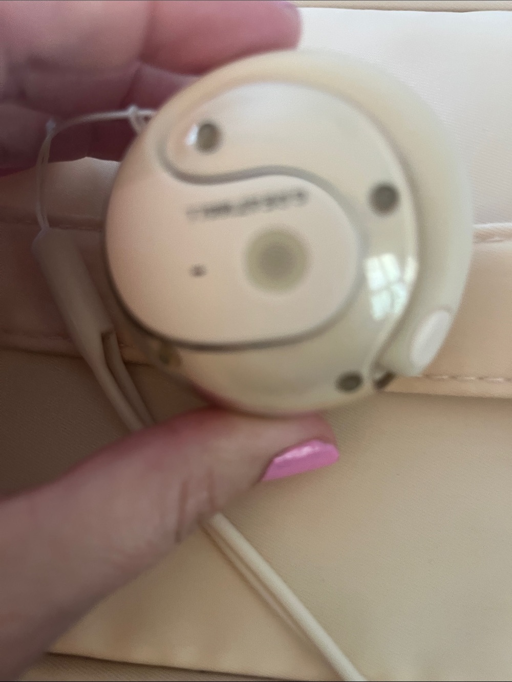 “GreatWall”Cream Portable Earbud Style Headphones! Regular USB Charging